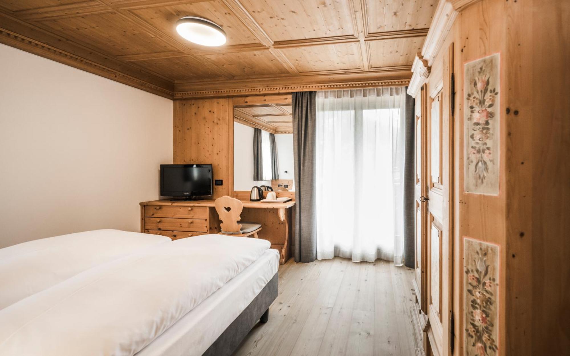Hotel Ladinia Ла Вилла Экстерьер фото